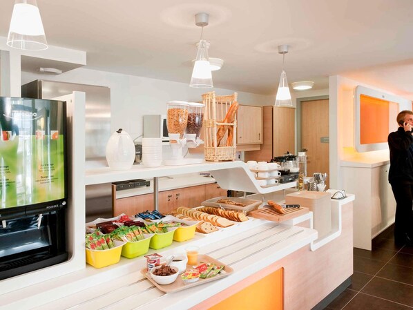 Buffet déjeuner (9.50 EUR par personne)