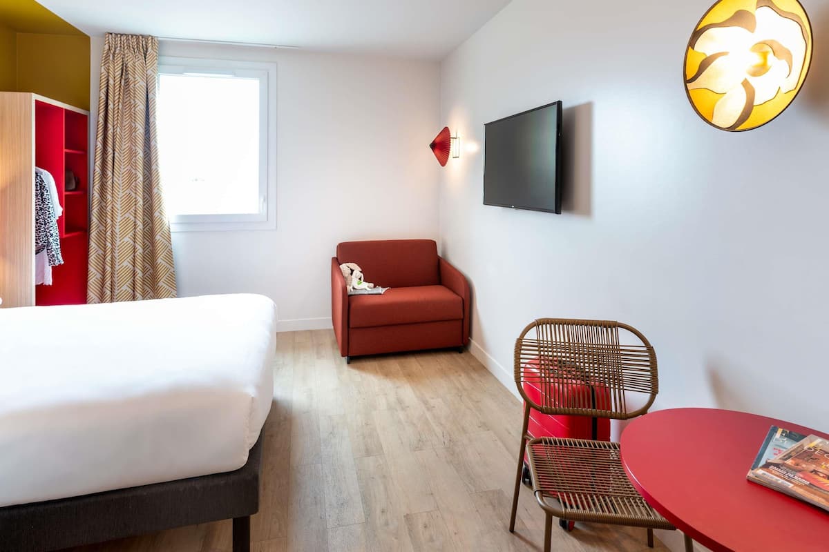 Quarto standard, várias camas | Cortinas blackout, quartos à prova de som, ferros/tábuas de passar roupa