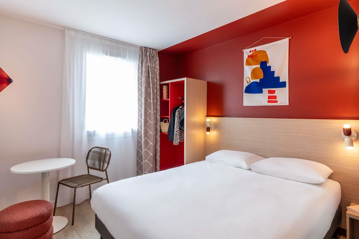 Verdunkelungsvorhänge, schallisolierte Zimmer, Bügeleisen/Bügelbrett