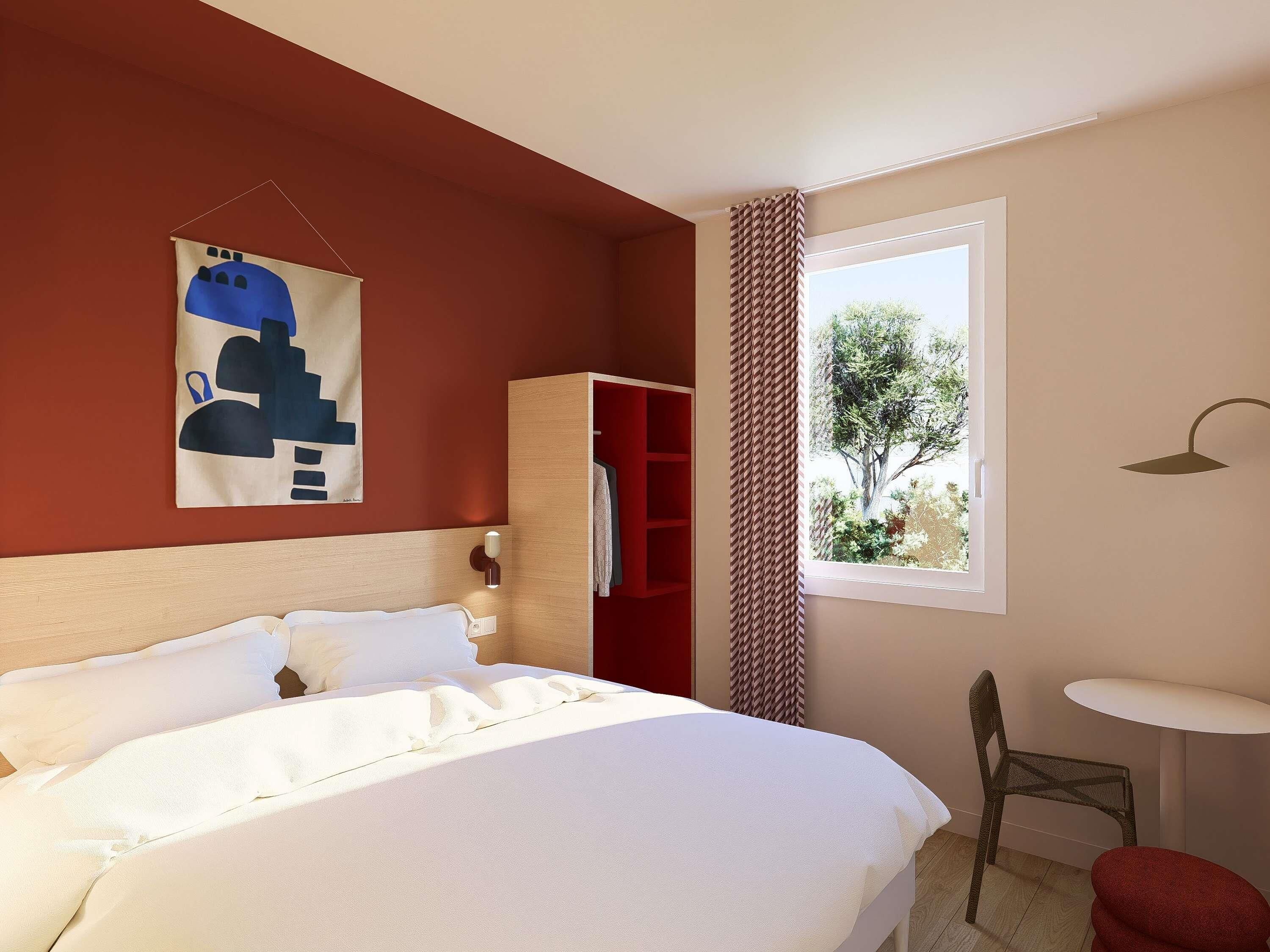 Comfort Room, 1 Queen Bed | Blackout drapes, soundproofing, iron/ironing board