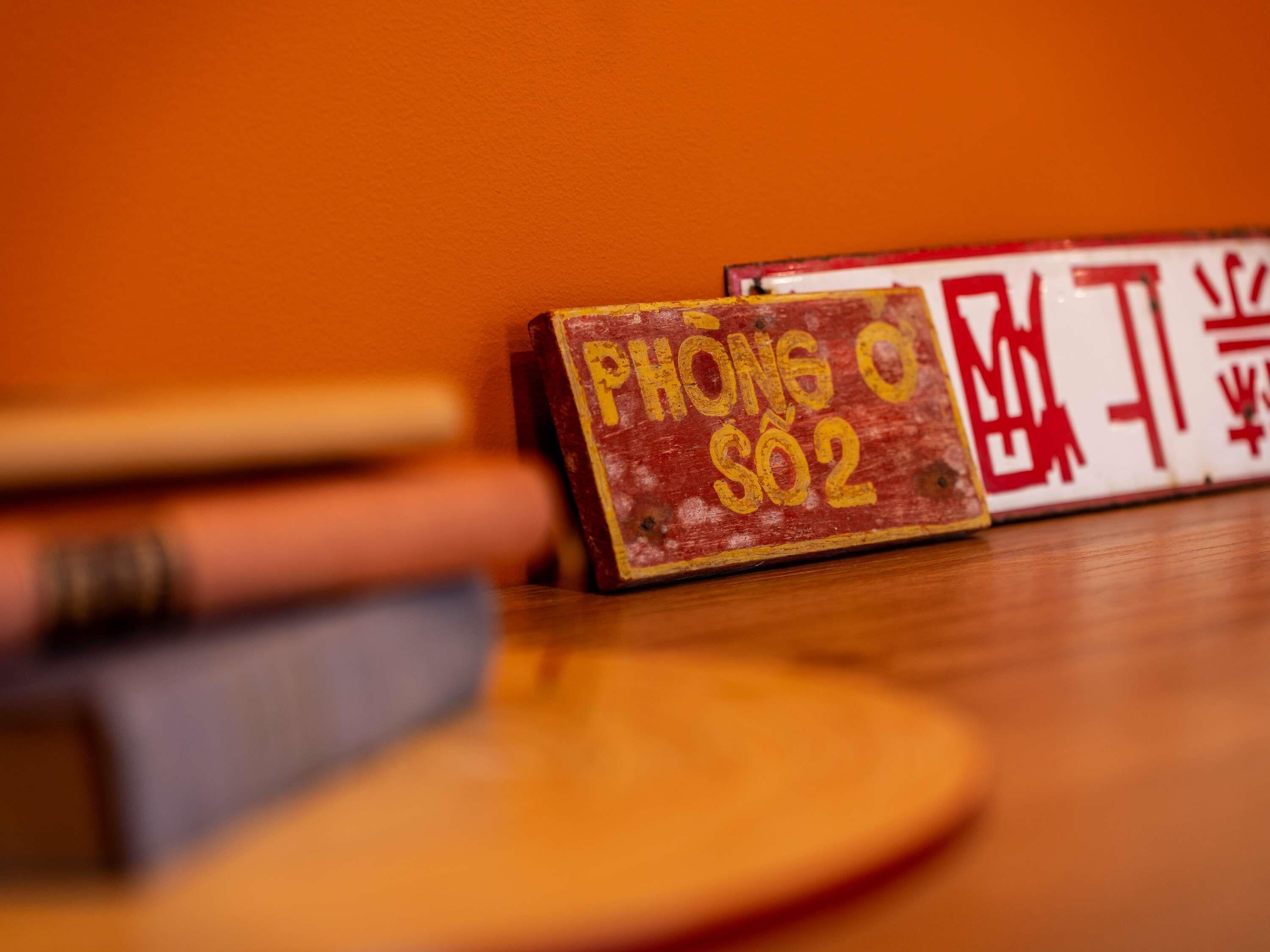 A close-up of two wooden blocks with yellow text, one with 'PHONG 0' and the other with 'S02'.