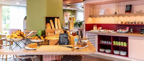 Daily buffet breakfast (EUR 14.00 per person)