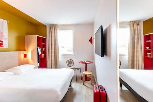 Verdunkelungsvorhänge, schallisolierte Zimmer, Bügeleisen/Bügelbrett