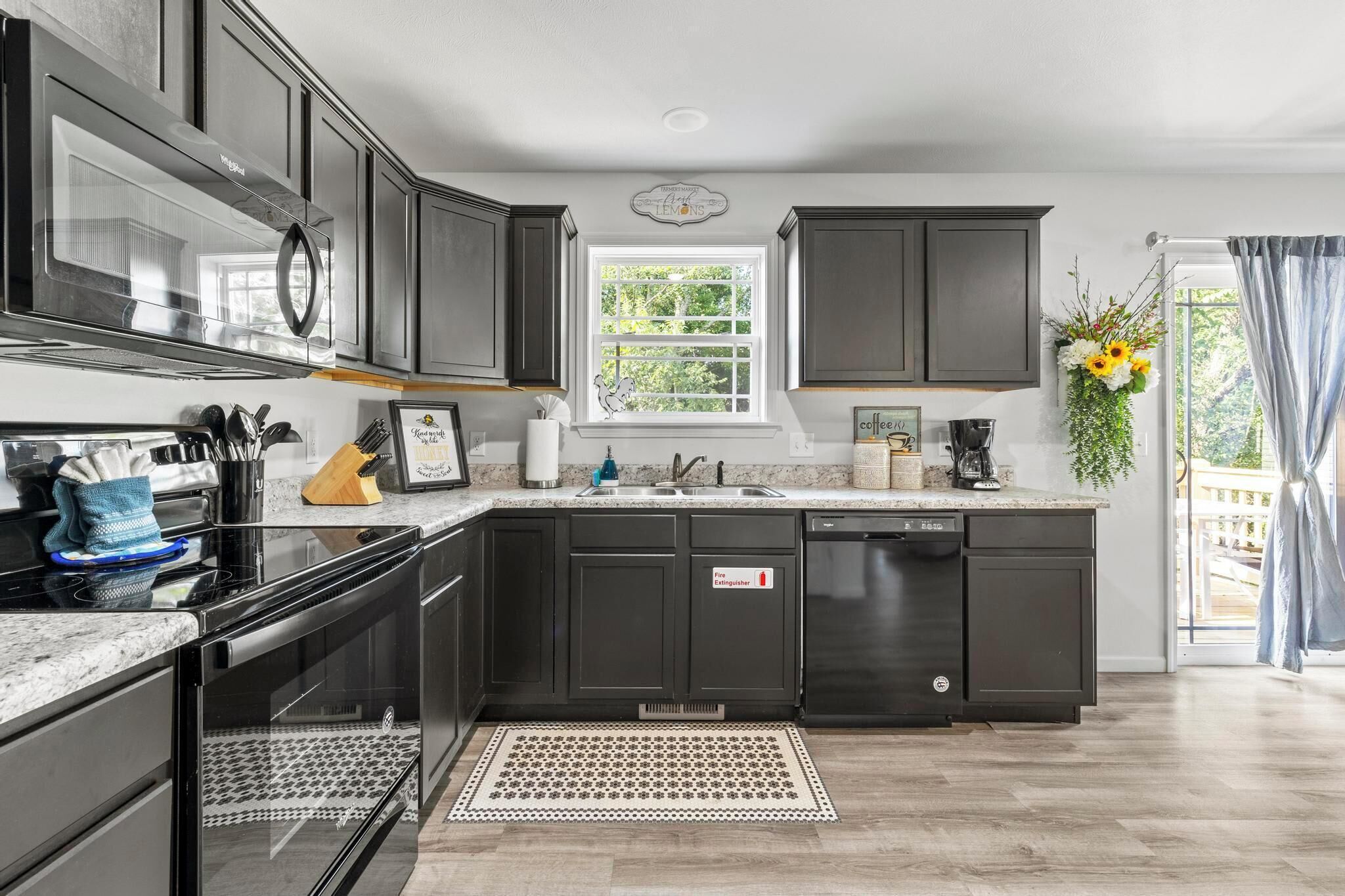 雪櫃、微波爐、焗爐、爐具