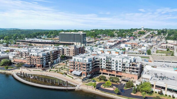 Exterior - Downtown home by Branson Landing! (Branson)