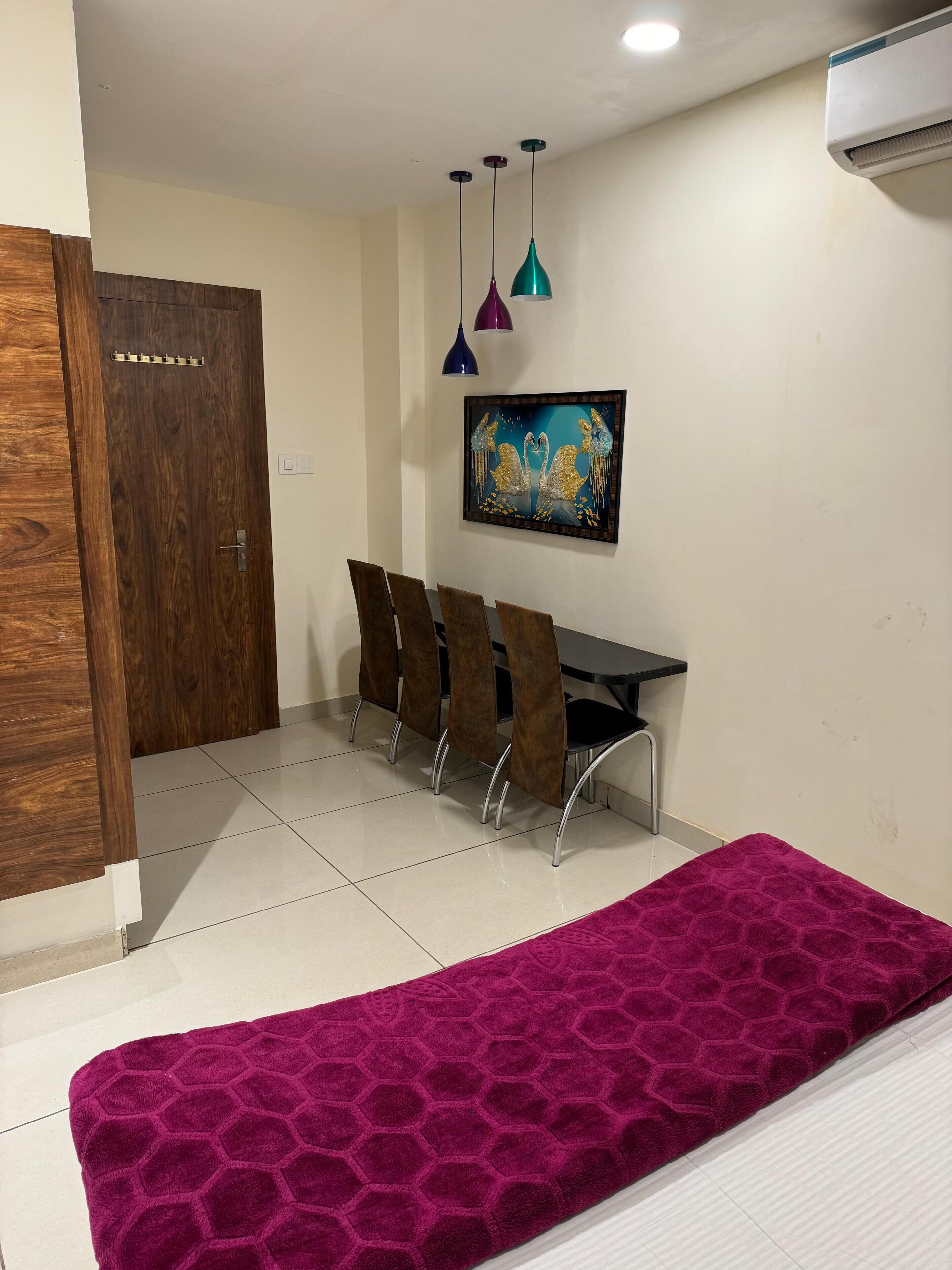 客室内のダイニングエリア