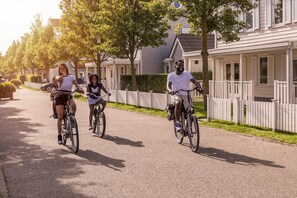 Property grounds - Child-friendly 6-person apartment (Hageweg 'T Centrum)