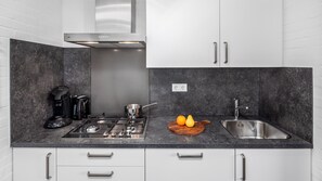 Fridge, stovetop, coffee/tea maker, electric kettle