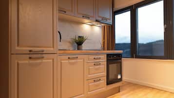 Deluxe-Apartment, Balkon, Stadtblick | Eigene Küche | Wasserkocher