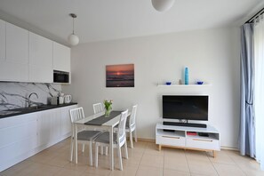 Dining - 2 Zimmer Apartment mit Großem Balkon 500m zum Strand, am Waldrand Gelegen (Swinoujscie)