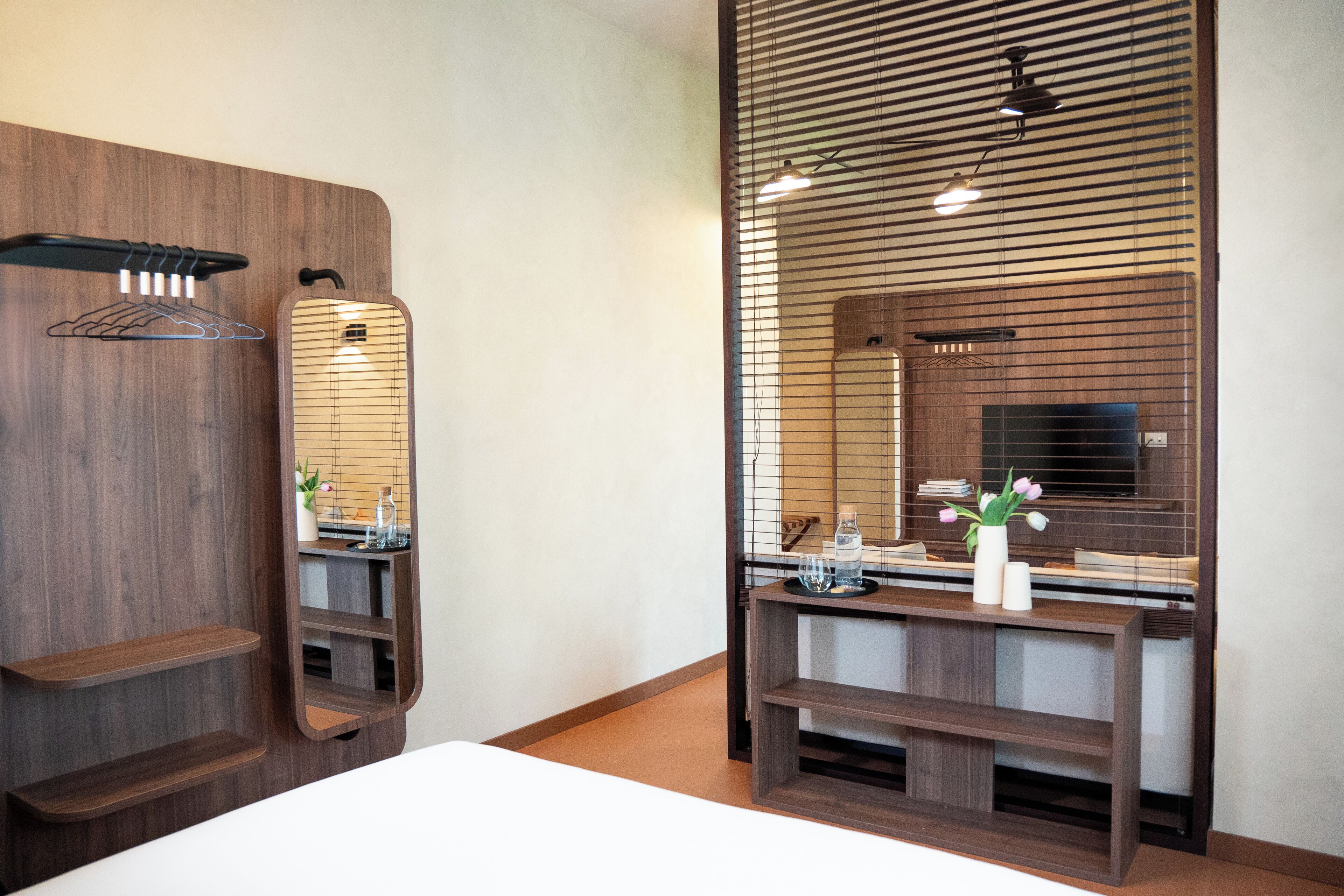 豪華四人房, 露台, 公園景 | 隔音、熨斗/熨衫板、免費 Wi-Fi