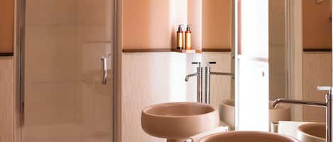 Chambre Quadruple Deluxe, balcon, vue parc | Salle de bain