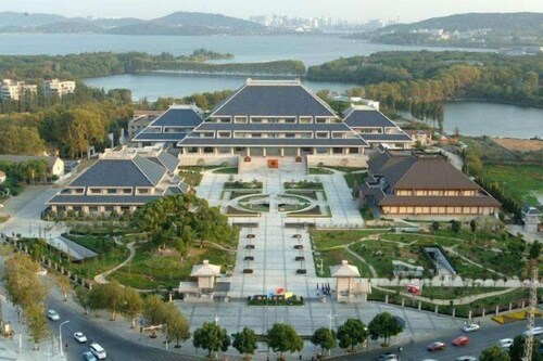 Huatian Hotel(Wuhan Xudong Metro Station)