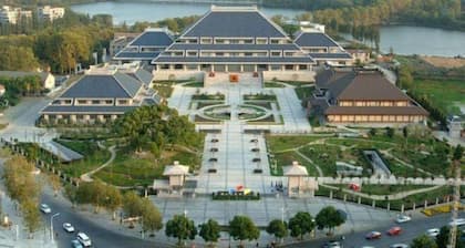 Huatian Hotel(Wuhan Xudong Metro Station)