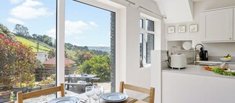 5 Bedroom House Walking distance to Beaches & Ferry to Salcombe