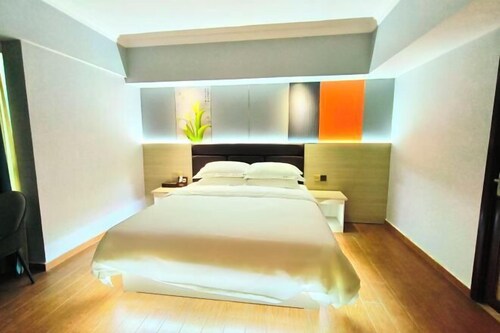 Julongyuan Holiday Hostel