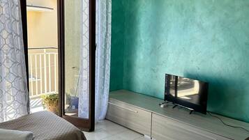 Classic Apartment | Egyptian cotton sheets, premium bedding, down comforters