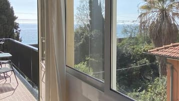 Egyptian cotton sheets, premium bedding, down comforters