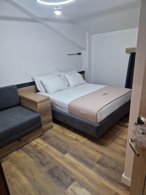 Deluxe Double Room | Desk, free WiFi, bed sheets - Lumi i Bardhe Hotel & Restaurant (Horë-Vranisht)