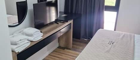 Habitación doble Deluxe | Escritorio, wifi gratis y ropa de cama