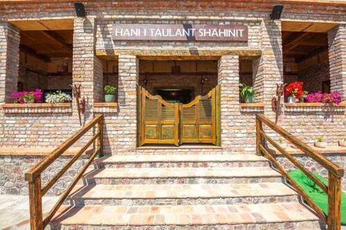 Hani i Taulant Shahinit