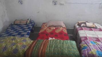 Shared Dormitory | In-room safe, desk, laptop workspace, free WiFi