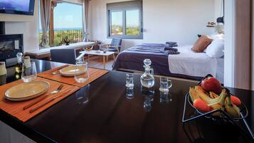 1 bedroom, desk, iron/ironing board, WiFi