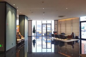 المنشأة من الداخل