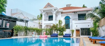 Last Summer Hostel & Bar