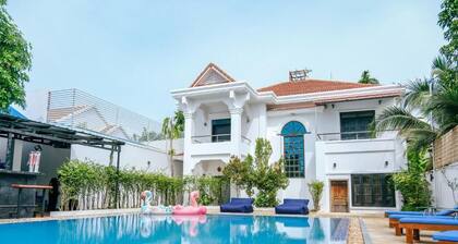 Last Summer Hostel & Bar