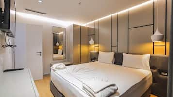 Familie suite, balkon, uitzicht op zee | 1 slaapkamer, een bureau, geluiddichte muren, gratis wifi