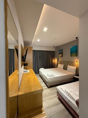 Desk, soundproofing, free WiFi, bed sheets - L'Amo del Mare Hotel (Ksamil)