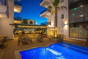 Kolam renang outdoor musiman