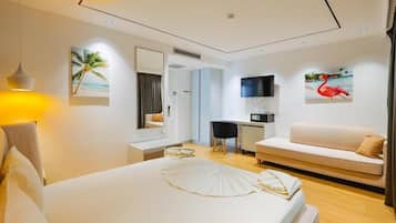 Deluxe Triple Room, Balcony, Sea View | Desk, soundproofing, free WiFi, bed sheets