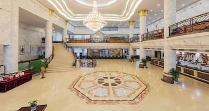 Zhaojun Mountain Villa (Xingshan High-speed Railway Station)