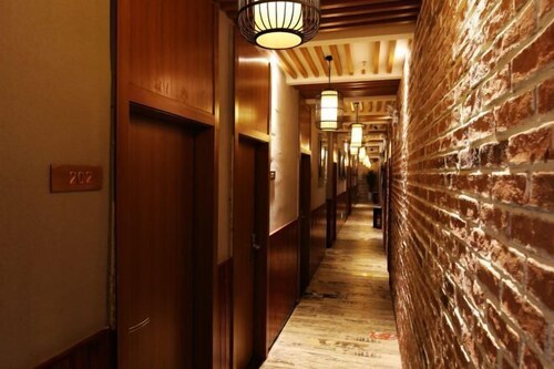 OYO Nanchang Happy Waterbed Literature Hotel