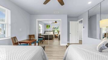 3 habitaciones, tabla de planchar con plancha, cuna de viaje y wifi