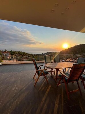 Villa Deluxe | Balcón