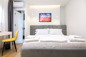Standard Double Room | Desk, soundproofing, free WiFi - N HOTEL CITY CENTER BY NOSHI (Tirana)