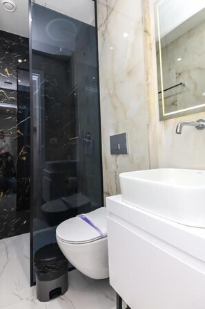 Deluxe Double Room | Bathroom | Shower, hair dryer, slippers, towels - N HOTEL CITY CENTER BY NOSHI (Tirana)