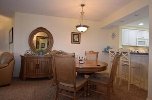 Dining - Enjoy Glorious Sunset Views from the Balcony of this Beach Condo (Marco Island)