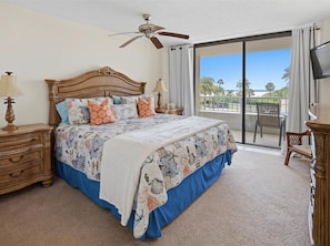 2 bedrooms, iron/ironing board, free WiFi, bed sheets - Beachfront 2BR, 2BA condo with pool, wifi, and heated pool access. (Marco Island)