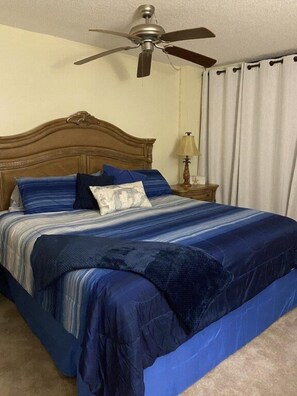 2 bedrooms, iron/ironing board, free WiFi, bed sheets - Enjoy Glorious Sunset Views from the Balcony of this Beach Condo (Marco Island)
