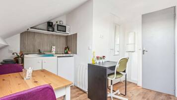 冰箱、微波炉、炉灶、烤面包机