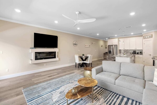 Smart TV, fireplace