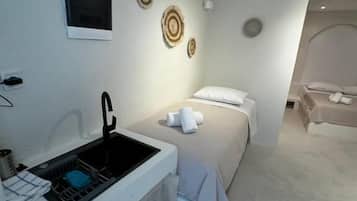 Suite, Balcony | 1 bedroom, free WiFi