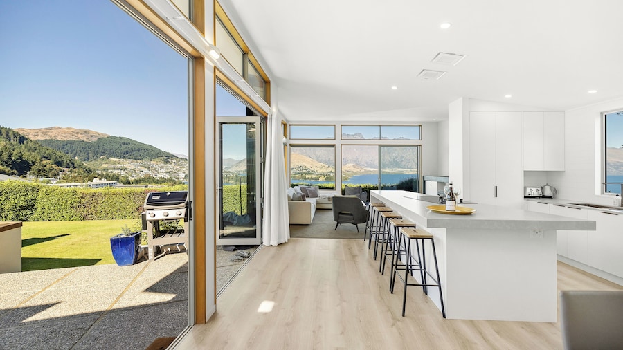 WHAKATA ON WHITBOURN