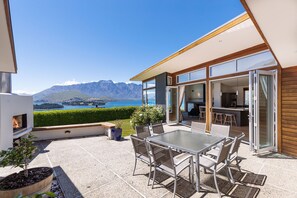 Panoramic House, Lake View | Terrace/patio - WHAKATA ON WHITBOURN (Queenstown)