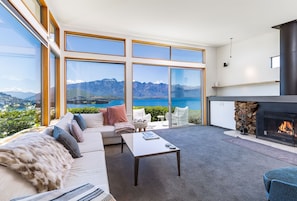 Panoramic House, Lake View | Living area | Flat-screen TV