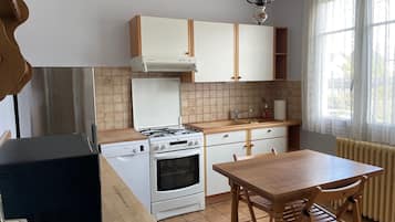 Micro-ondes, four, plaque de cuisson, lave-vaisselle